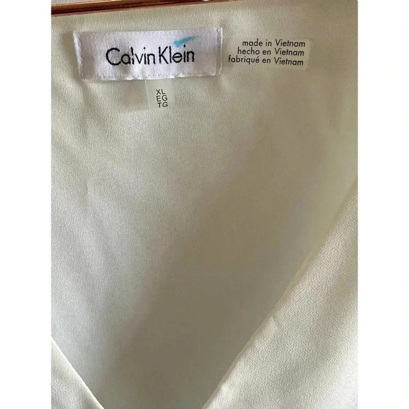 Calvin Klein Women's White Bell Sleeve V-Neck Chiffon Blouse Top Size XL - Picture 3 of 5